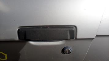 Poignee porte avant gauche