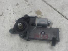 Moteur leve vitre avant gauche