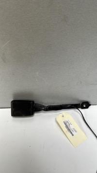 Attache ceinture avant droit