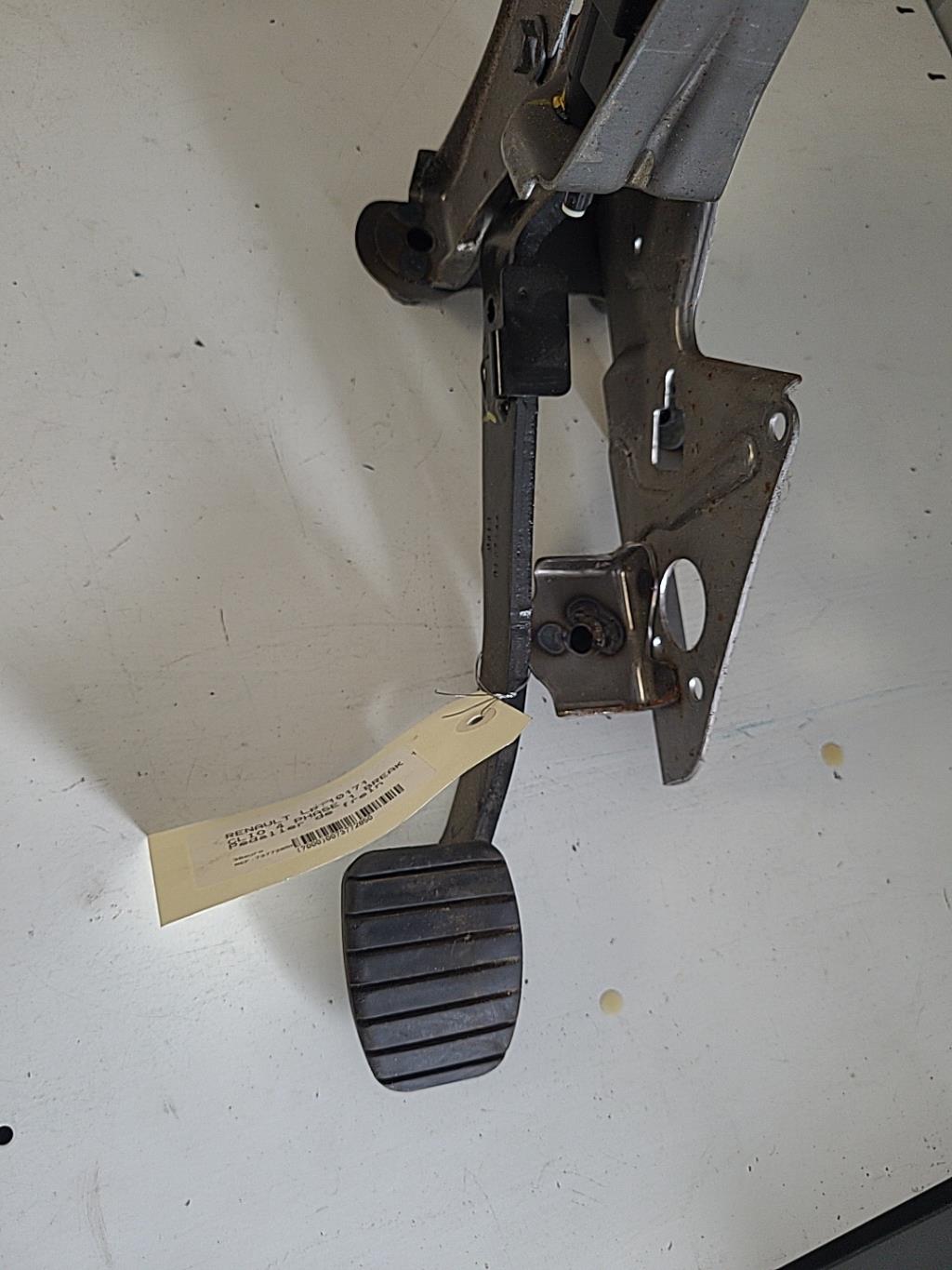 Pedale de frein RENAULT CLIO 4 PHASE 1 BREAK Diesel - 1