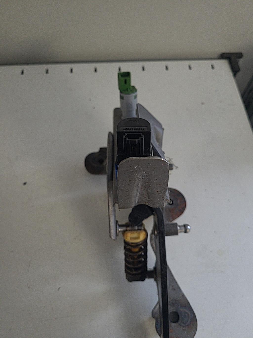 Pedale d'embrayage RENAULT CLIO 4 PHASE 1 BREAK Diesel - 1