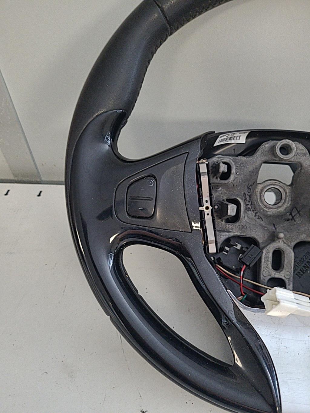 Volant RENAULT CLIO 4 PHASE 1 BREAK Diesel - 1