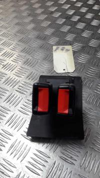 Attache ceinture arriere centrale