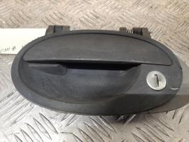 Poignee porte avant gauche