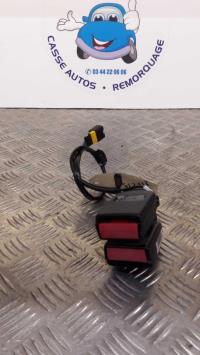 Attache ceinture arriere droit
