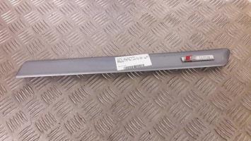 Baguette de porte avant droite