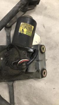 Moteur essuie glace avant