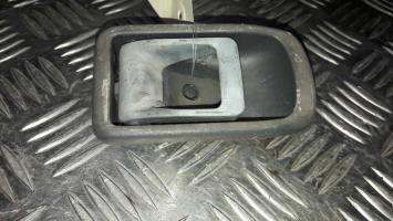 Poignee porte avant gauche