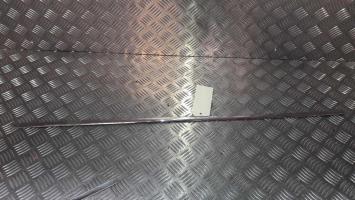 Baguette de porte avant droite