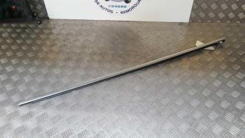 Baguette de porte avant gauche