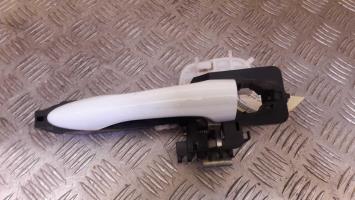Poignee porte avant gauche