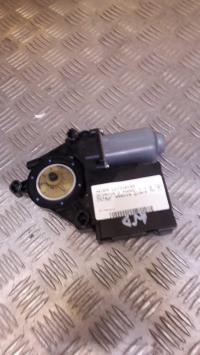 Moteur essuie glace avant droit