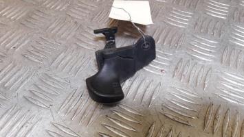 Poignee porte avant droit