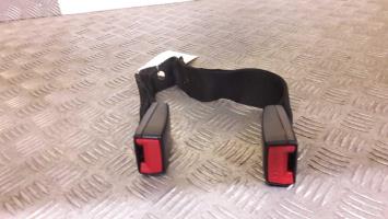 Attache ceinture arriere droit