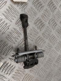 Tirant de porte avant droit