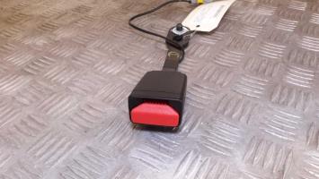 Attache ceinture avant droit