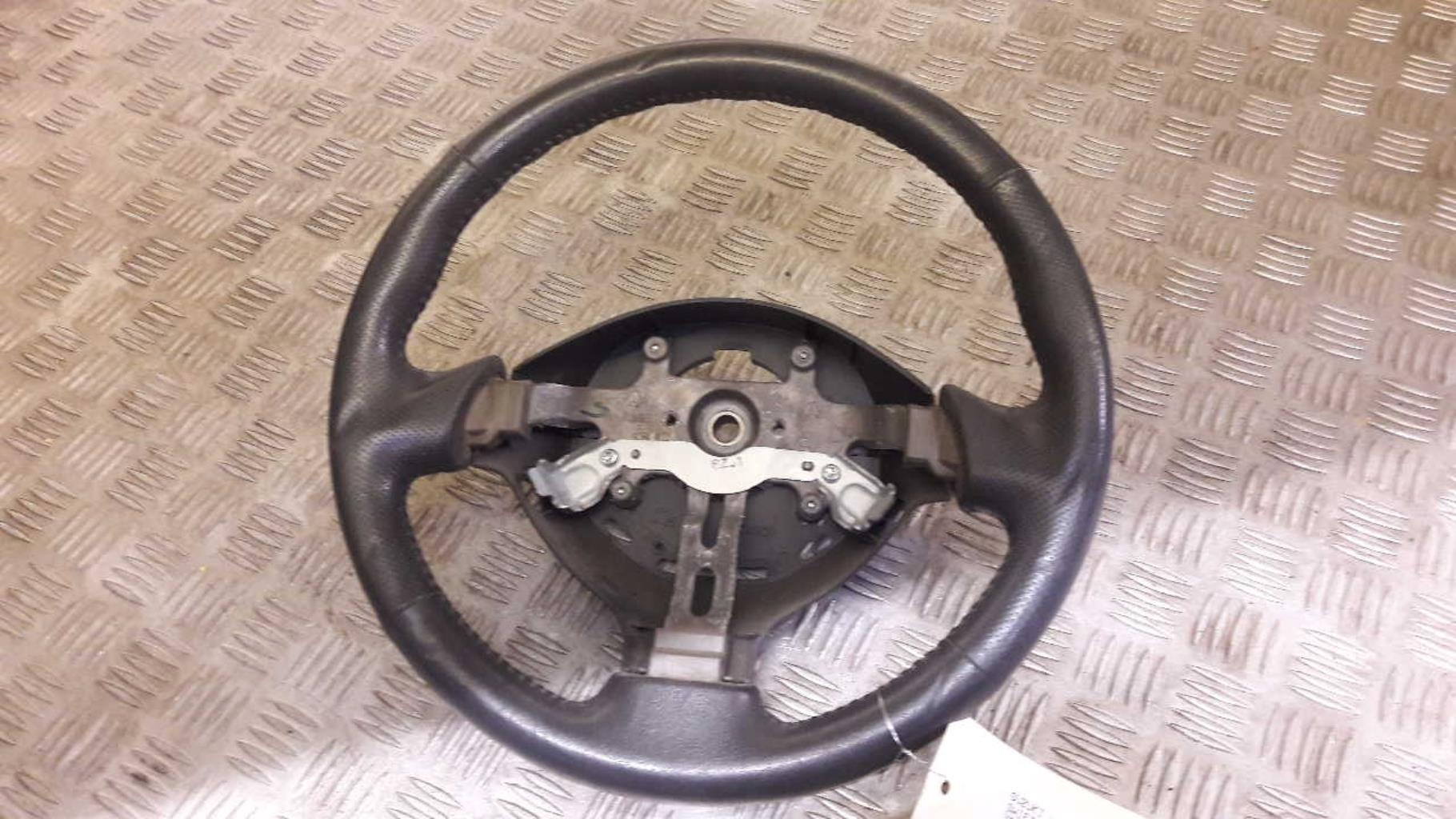 Volant SUZUKI SWIFT 3 Essence - 1