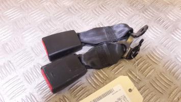Attache ceinture arriere centrale
