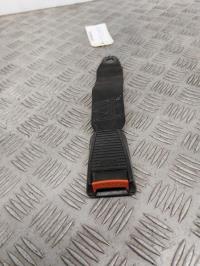 Attache ceinture arriere centrale