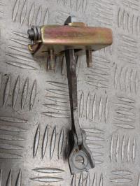 Tirant de porte avant droit