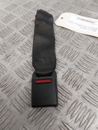 Attache ceinture arriere centrale