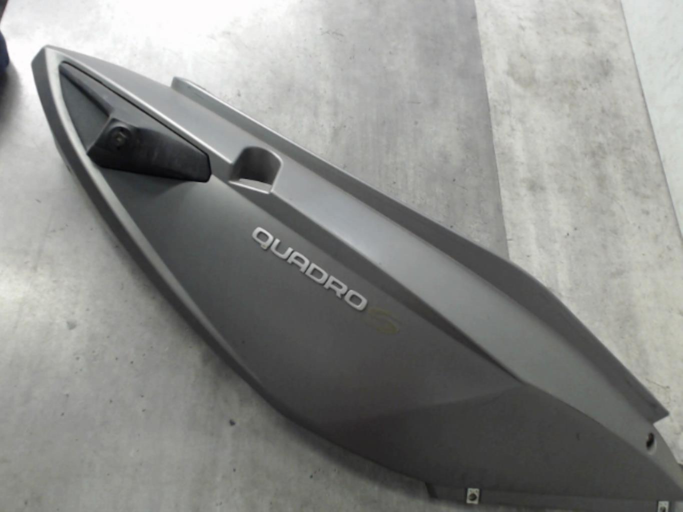 pièce détachée occasion Cache carenage sous selle droit QUADRO