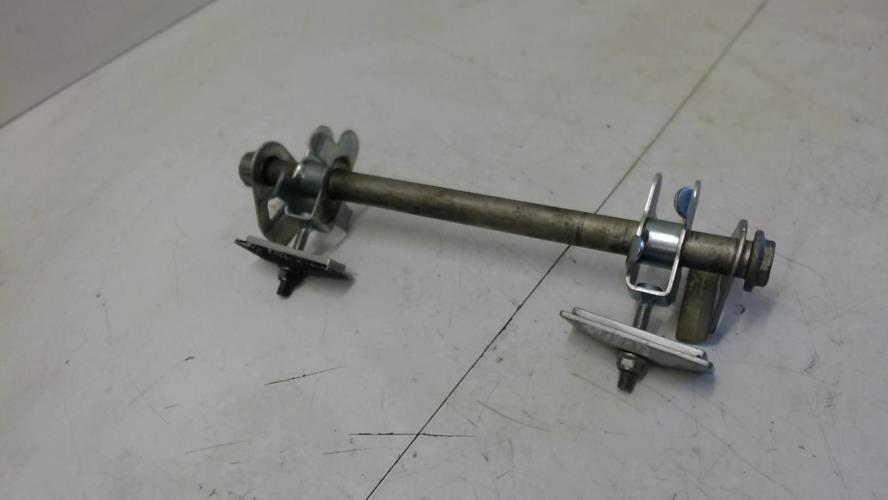 pièce détachée occasion Axe de roue arriere SUZUKI