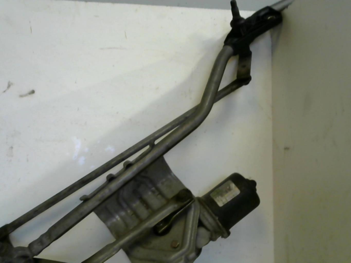 Moteur essuie glace avant