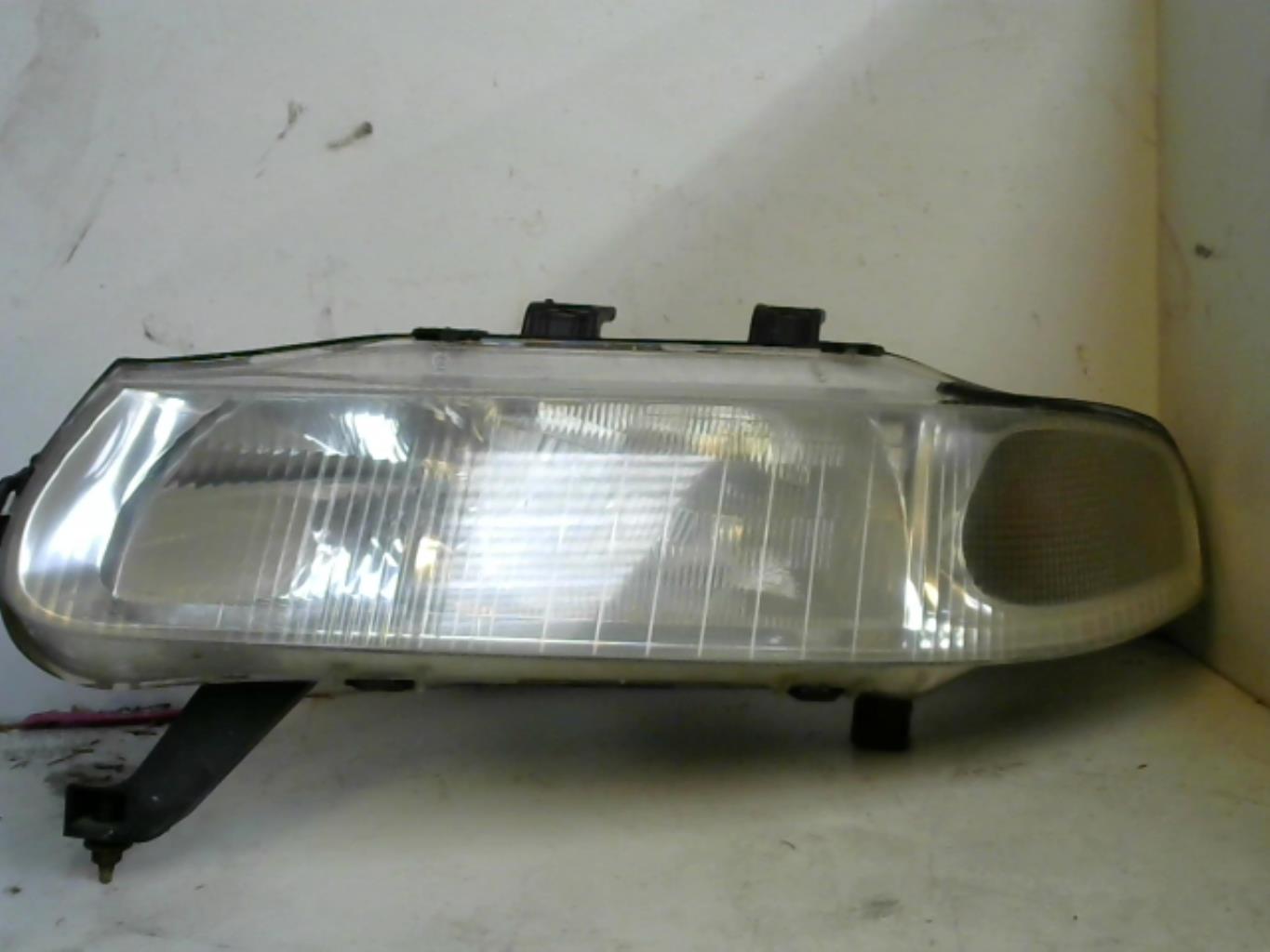 Óptica delantera principal izquierda (luces) (faro)