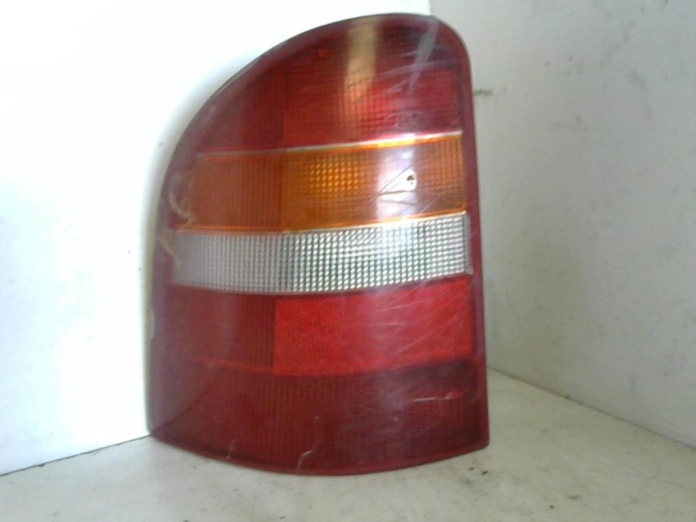 Fanale posteriore principale sinistro (luci)