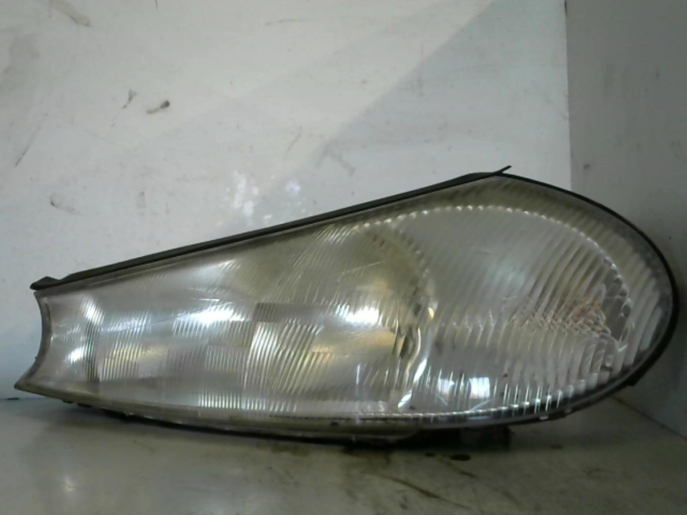 Gruppo ottico anteriore principale sinistro (luci)(faro)