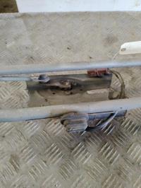 Moteur essuie glace avant