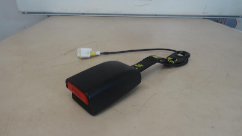 Attache ceinture avant gauche