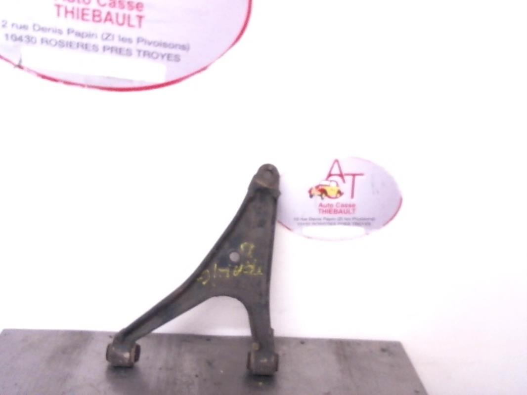 Triangle avant droit