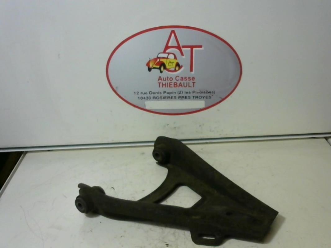 Triangle avant droit