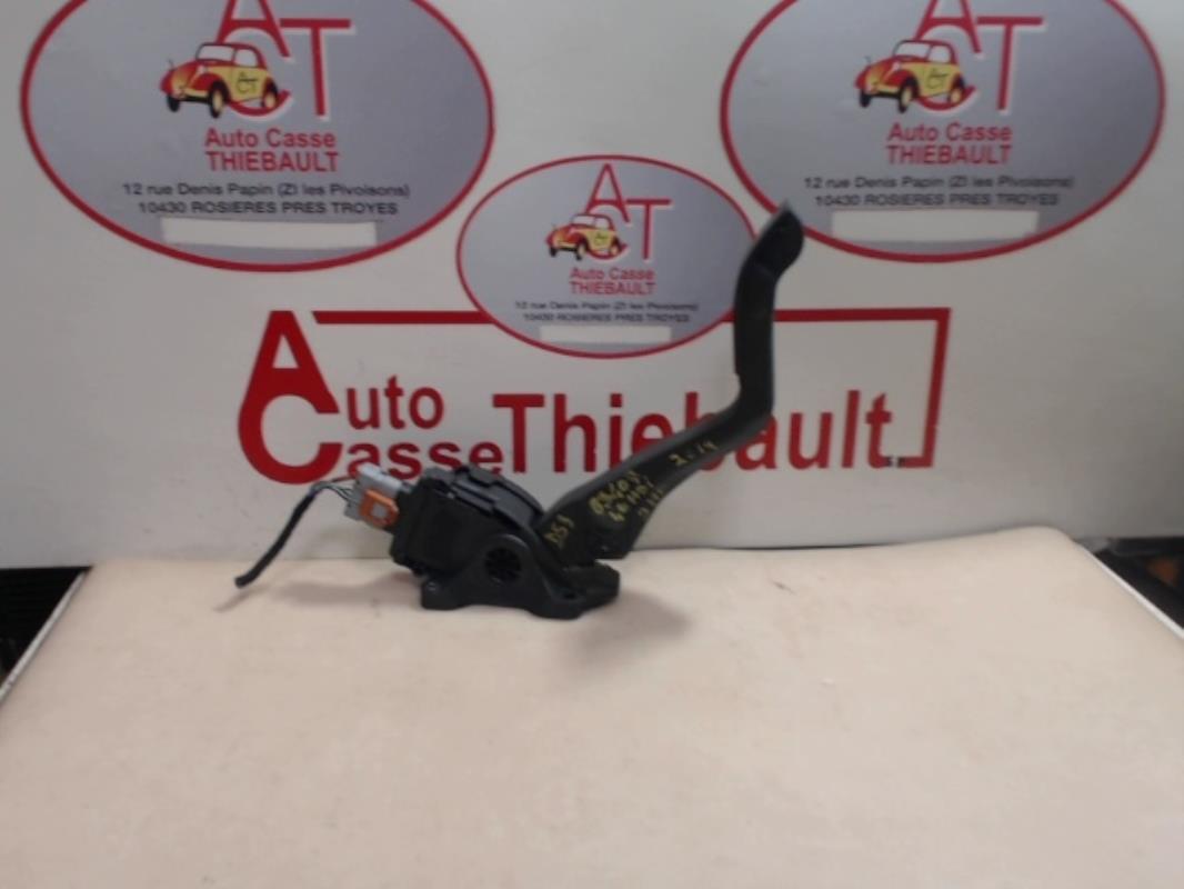 Pedale acceleratore