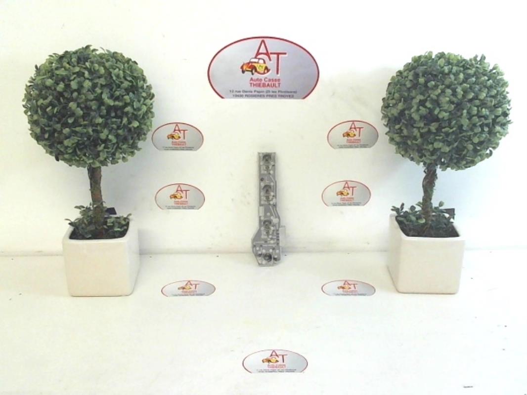 Base portalampade fanale posteriore sinistro