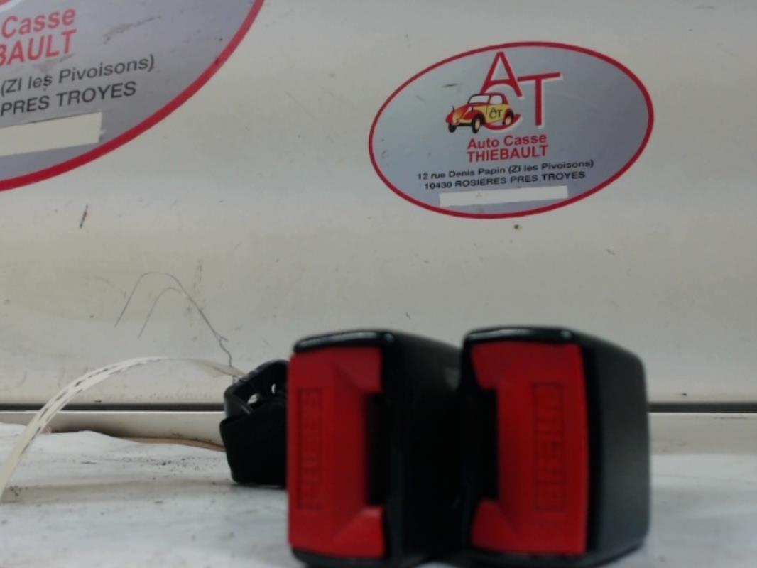 Attache ceinture arriere centrale