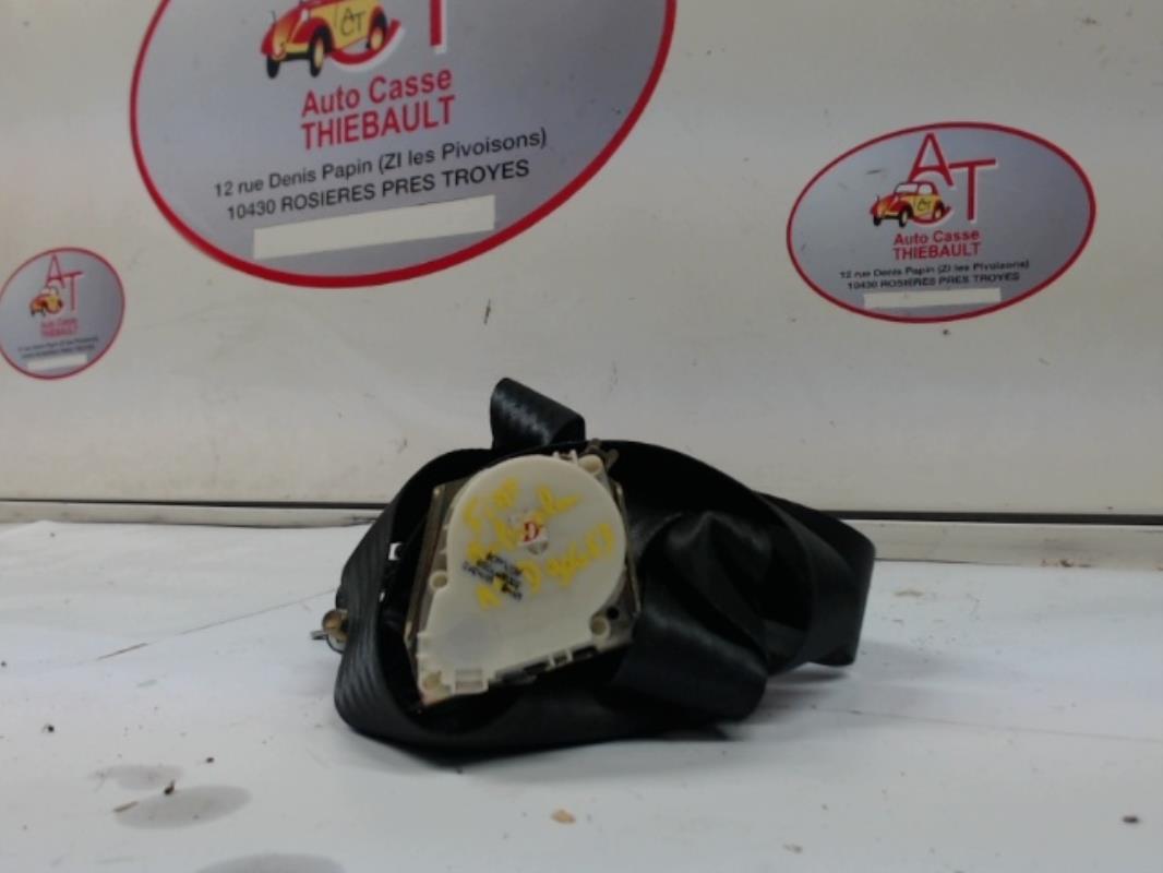Attache ceinture arriere droit
