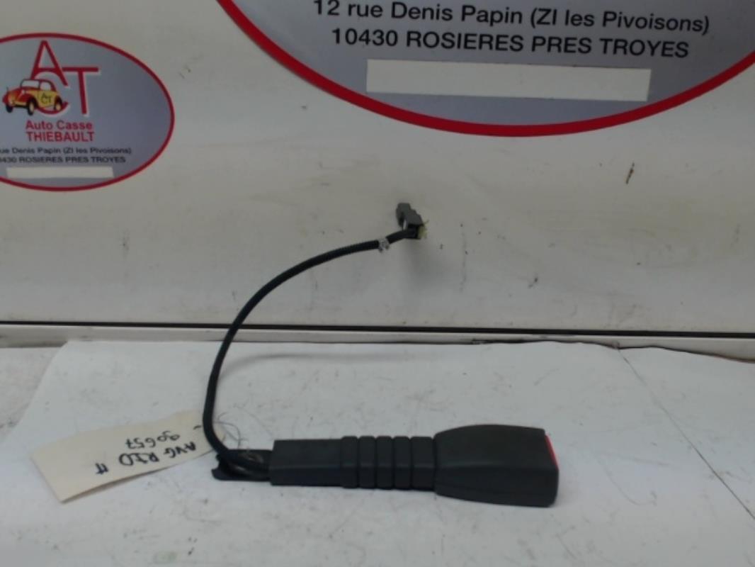 Attache ceinture avant gauche