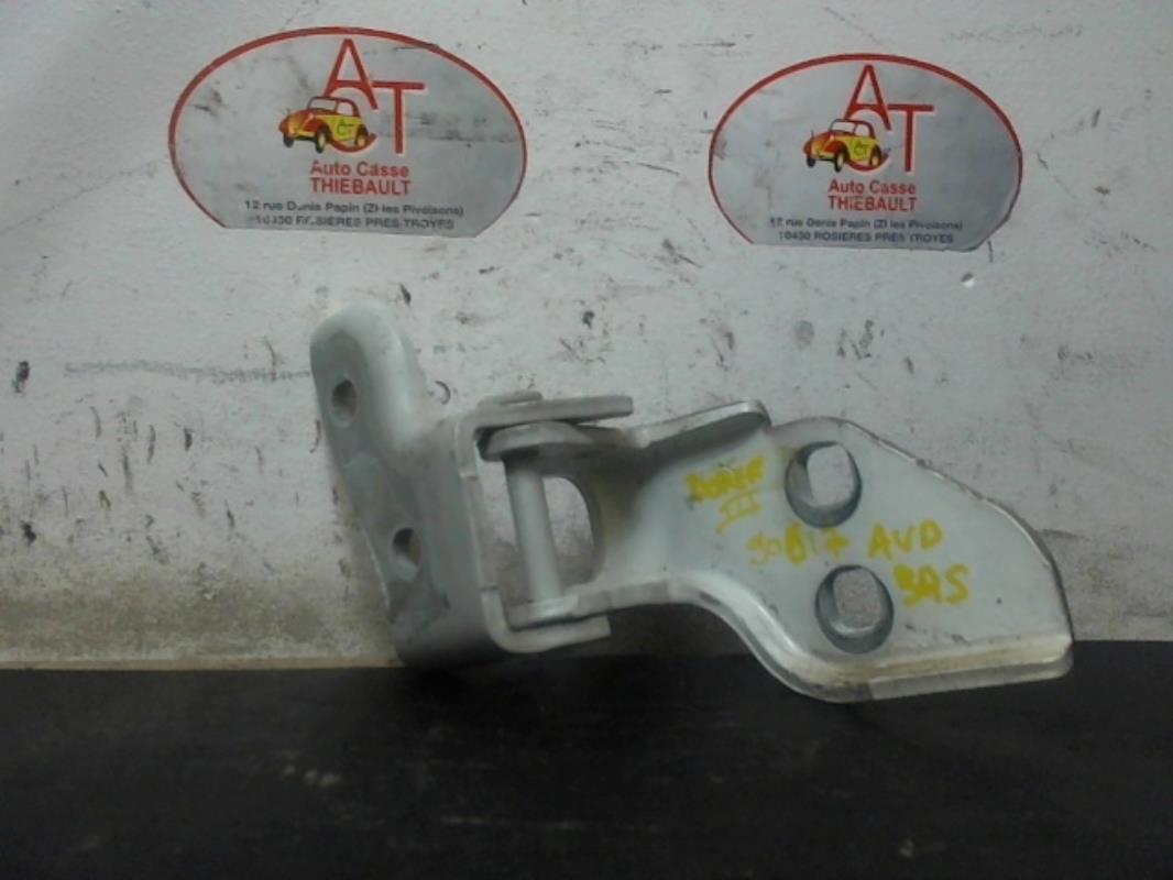 Charniere de porte avant droit