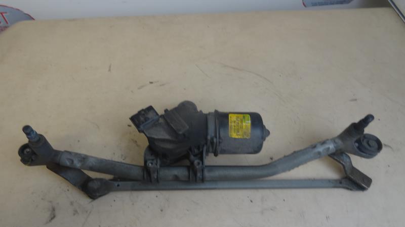 Moteur essuie glace avant