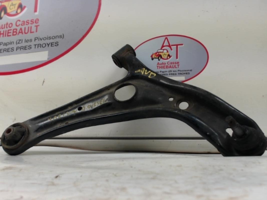 Triangle avant droit