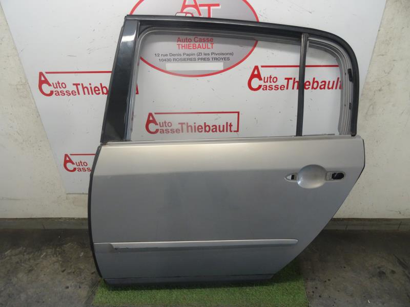 Puerta trasera izquierda