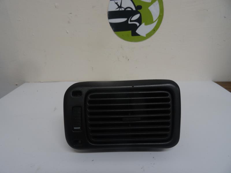 Aerateur tableau de bord avant droit