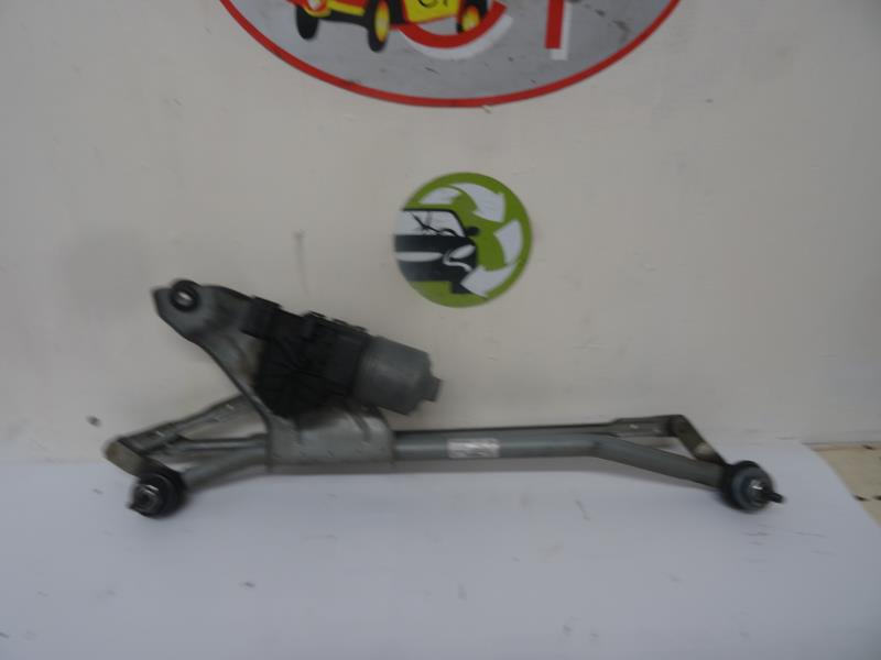 Moteur essuie glace avant
