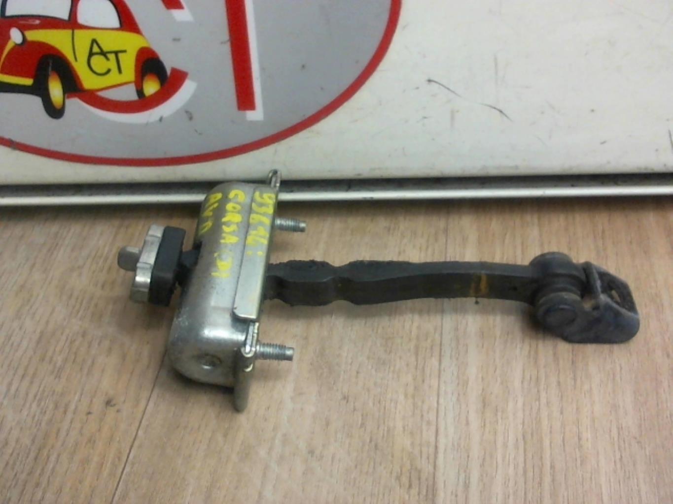 Tirant de porte avant droit