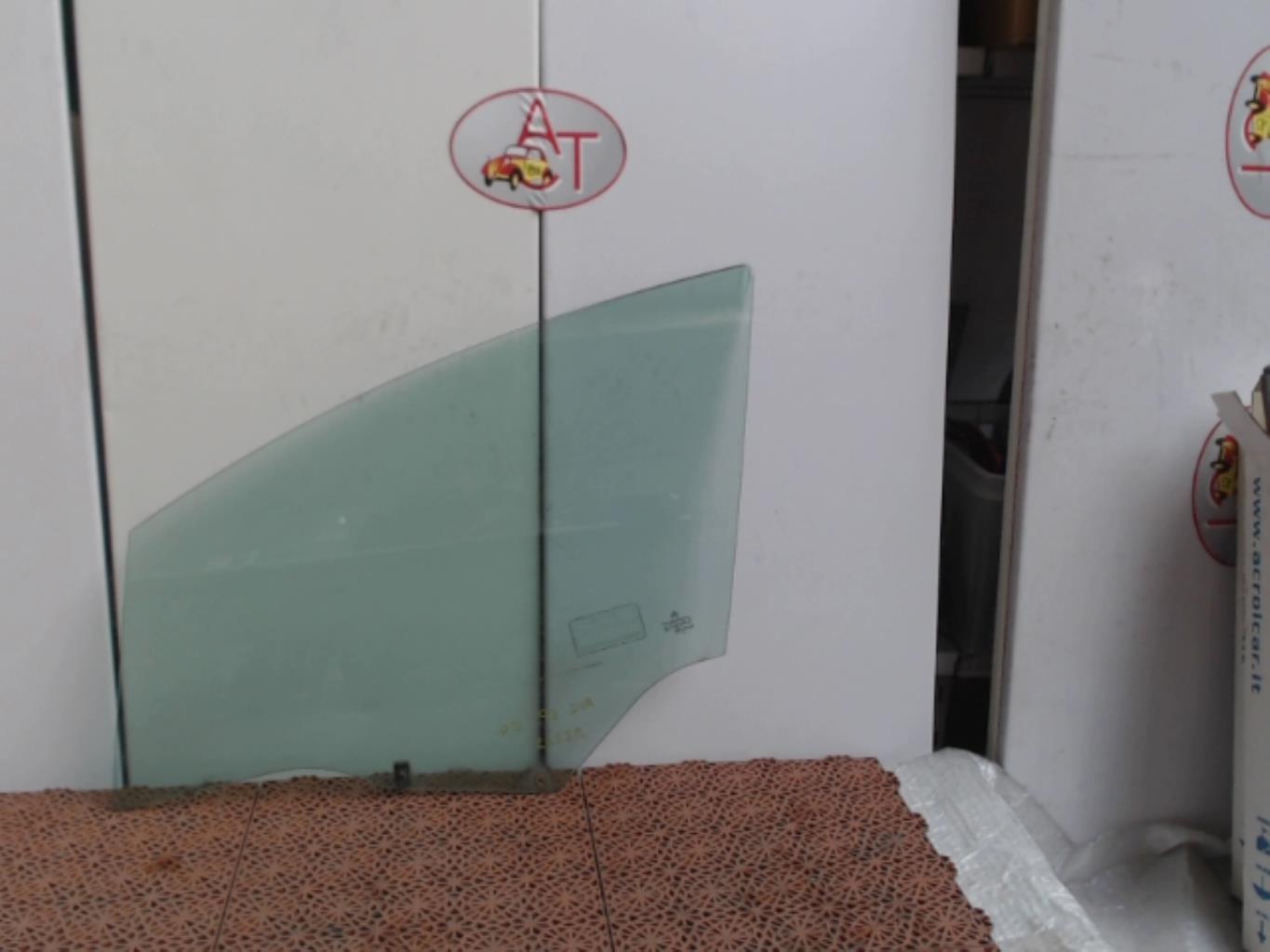 Vitre avant gauche