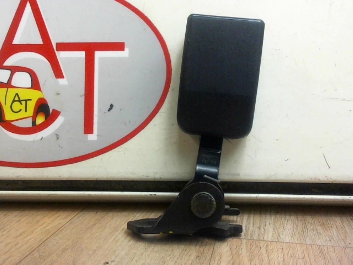Attache ceinture arriere gauche
