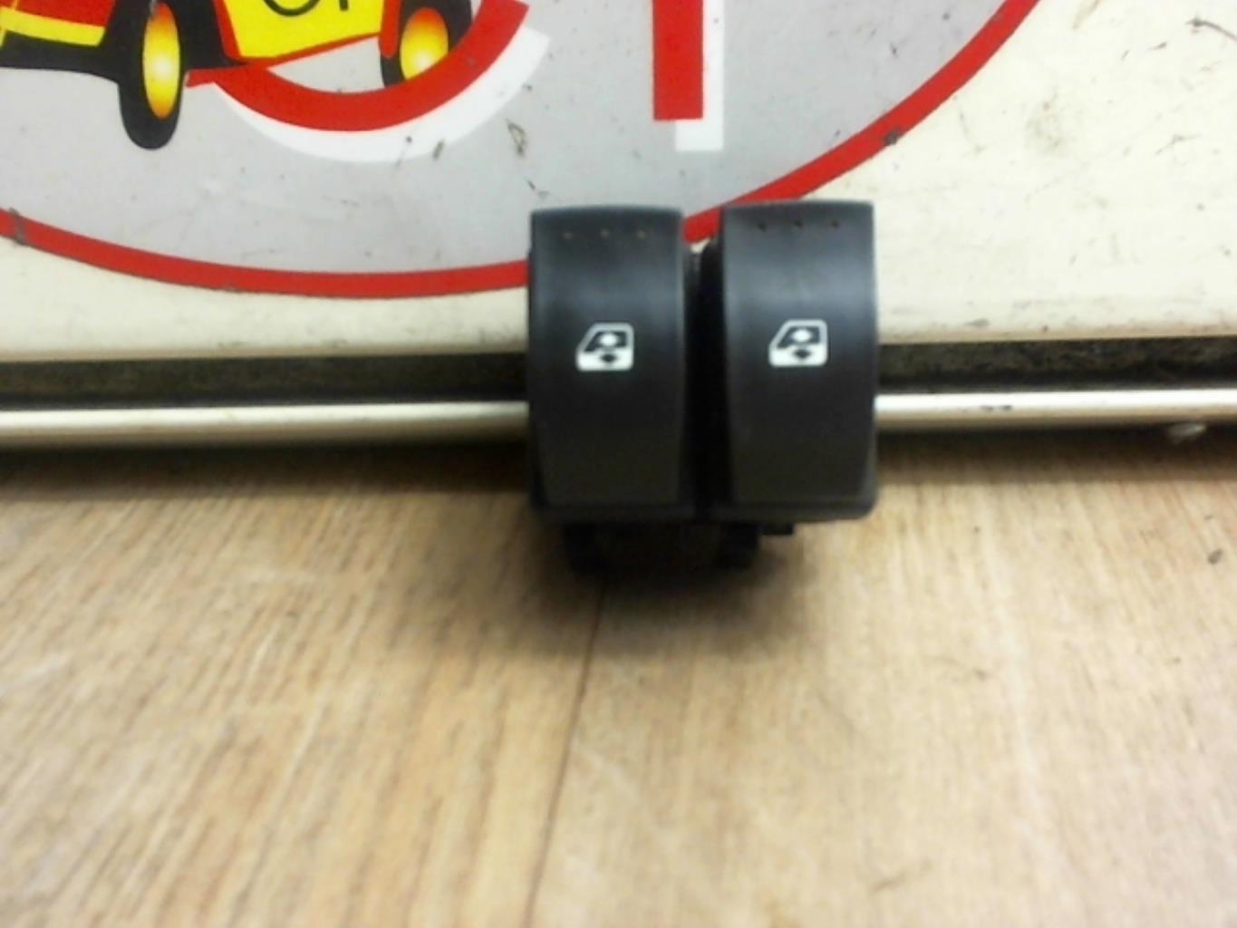Interruptor de elevalunas delantero izquierdo